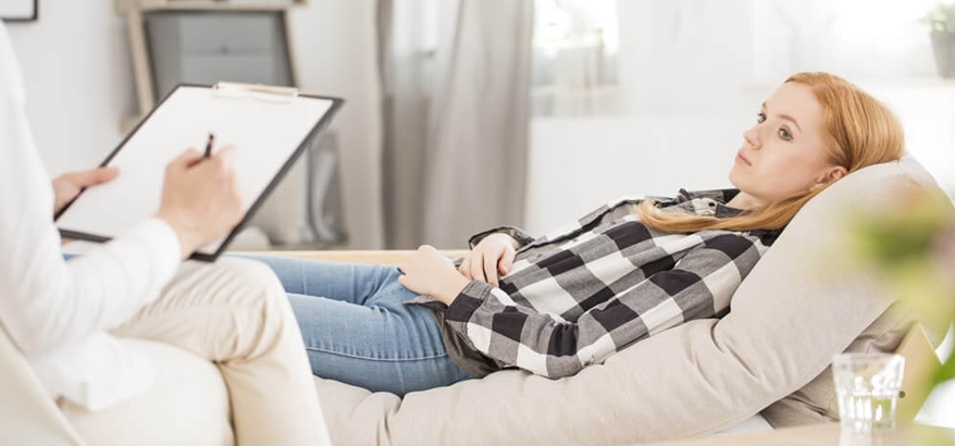 Terapi Pikiran & Makanan, Solusi Lowri Turner untuk Berat Badan dan Kesehatan Mental