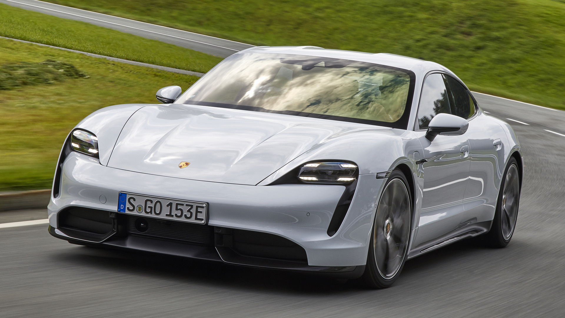 Peran Visualisasi Data dalam Antarmuka Digital Porsche