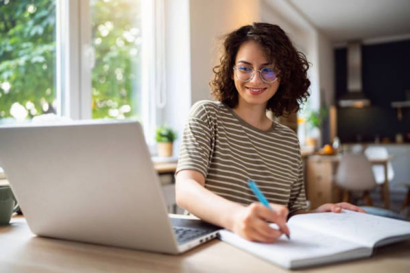 Ada 10 Kelas TOEFL Online Interaktif dengan Jadwal yang Fleksibel