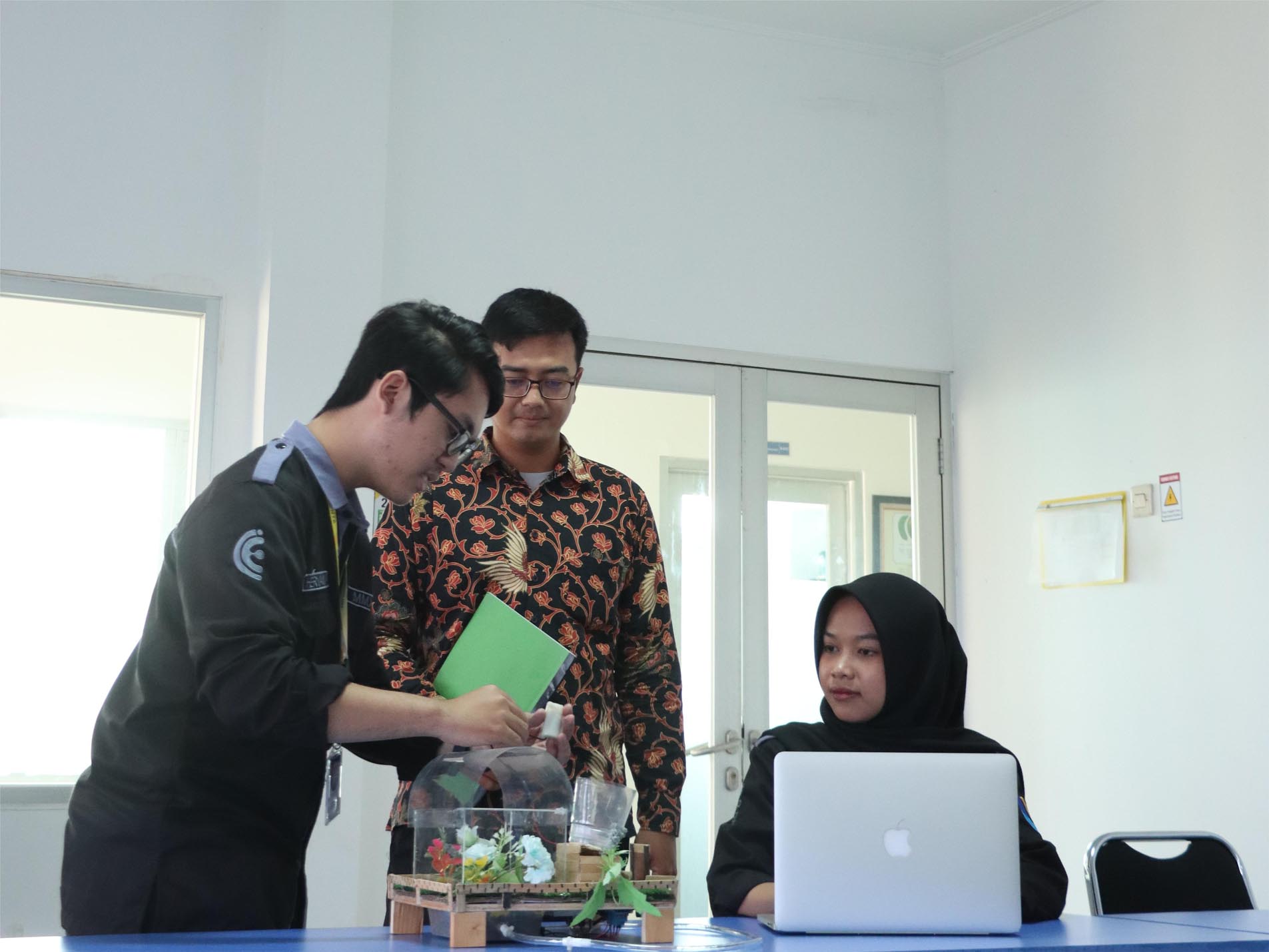 Mau Jadi Sarjana Teknik Industri S1 dengan Biaya Kuliah yang Lebih Ringan daripada Kampus Negeri?